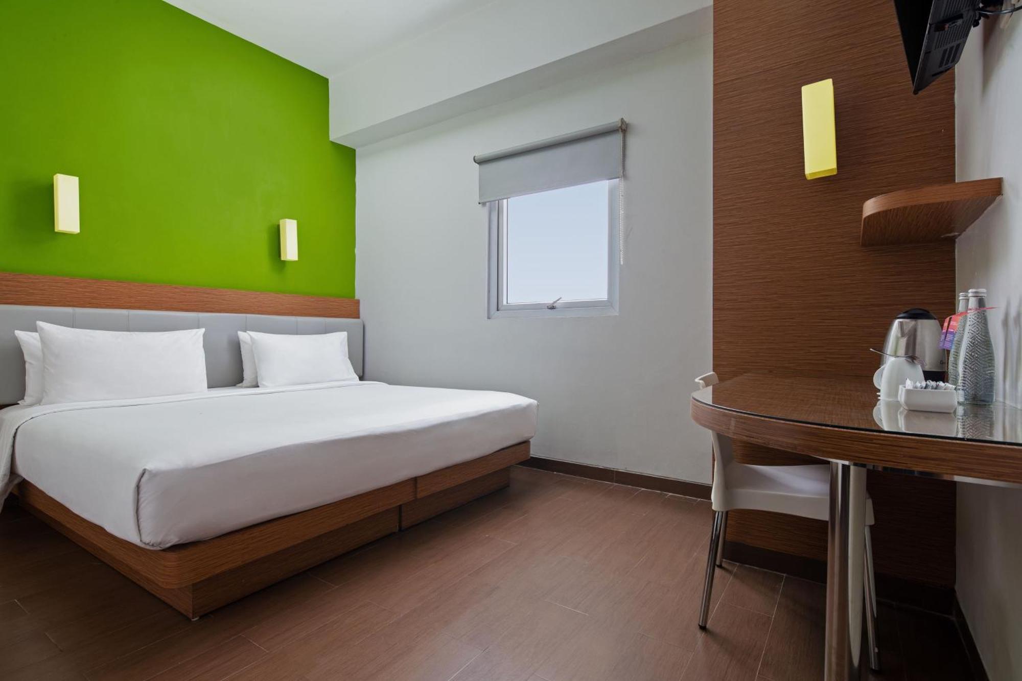 Amaris Hotel Pancoran Jakarta Exterior foto