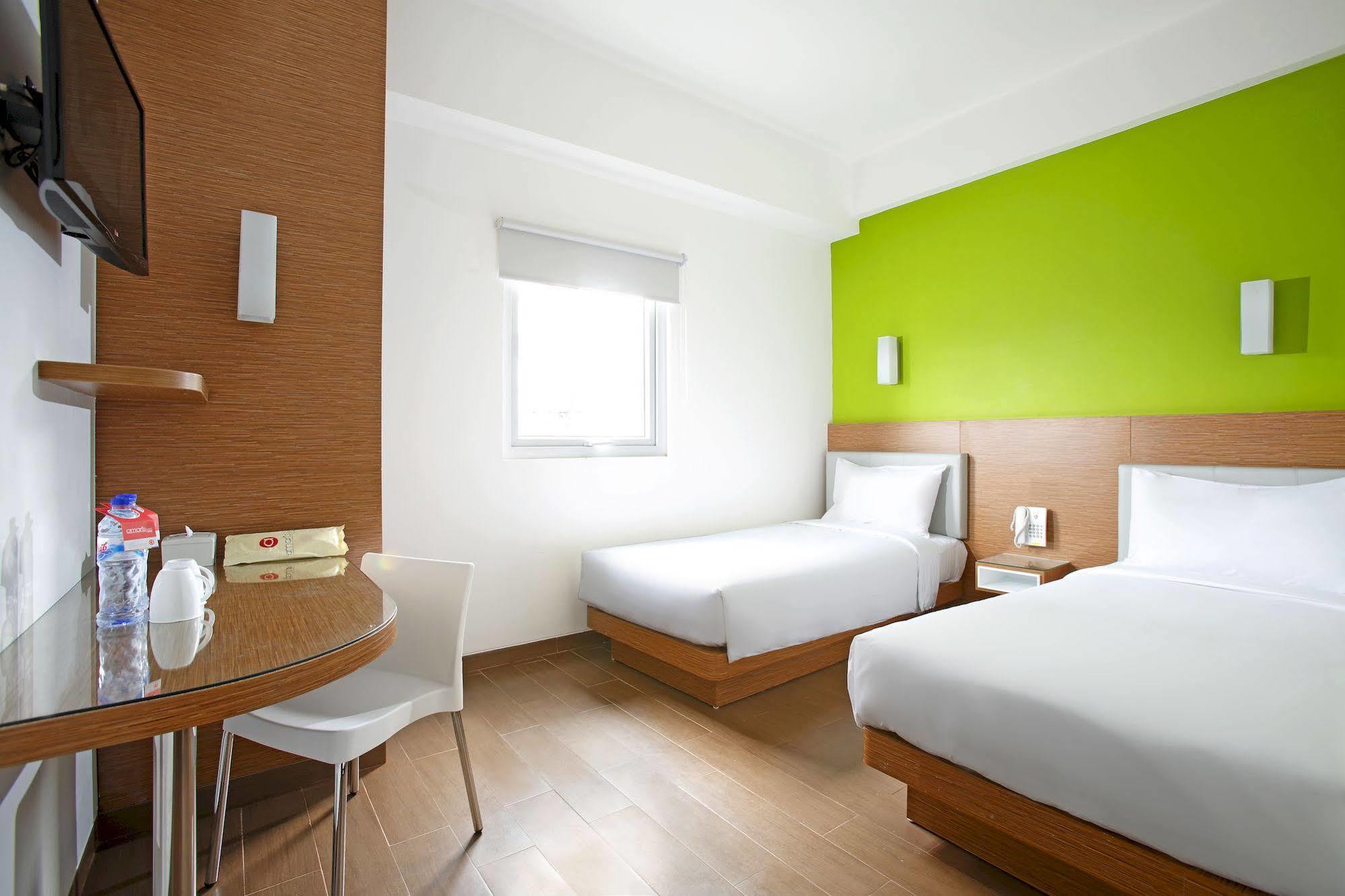 Amaris Hotel Pancoran Jakarta Exterior foto